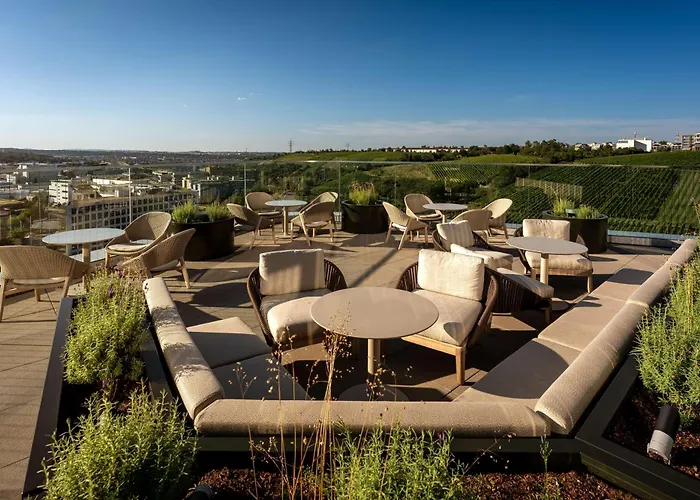 Radisson Blu At Porsche Design Tower Ξενοδοχείο