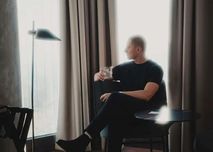 Radisson Blu At Porsche Design Tower Ξενοδοχείο 4*