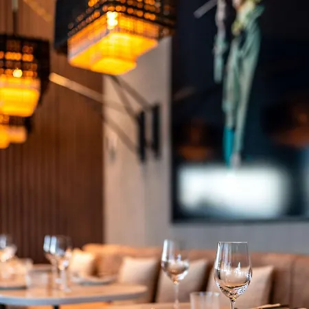 Radisson Blu At Porsche Design Tower 4* シュトゥットガルト