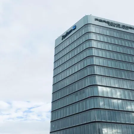 Radisson Blu At Porsche Design Tower