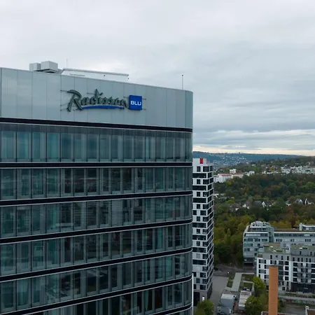 Radisson Blu At Porsche Design Tower ホテル 4*