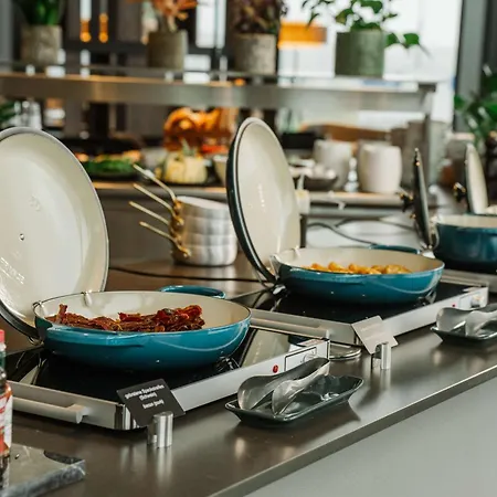 Radisson Blu At Porsche Design Tower 4* Στουτγκάρδη