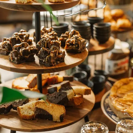 Radisson Blu At Porsche Design Tower 4*