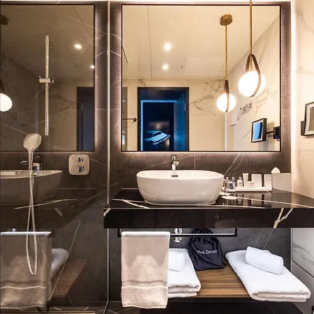 Radisson Blu At Porsche Design Tower