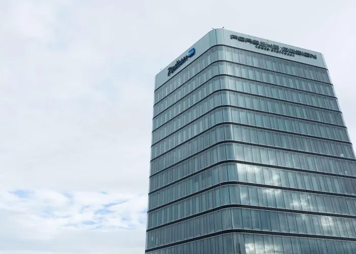 Radisson Blu At Porsche Design Tower