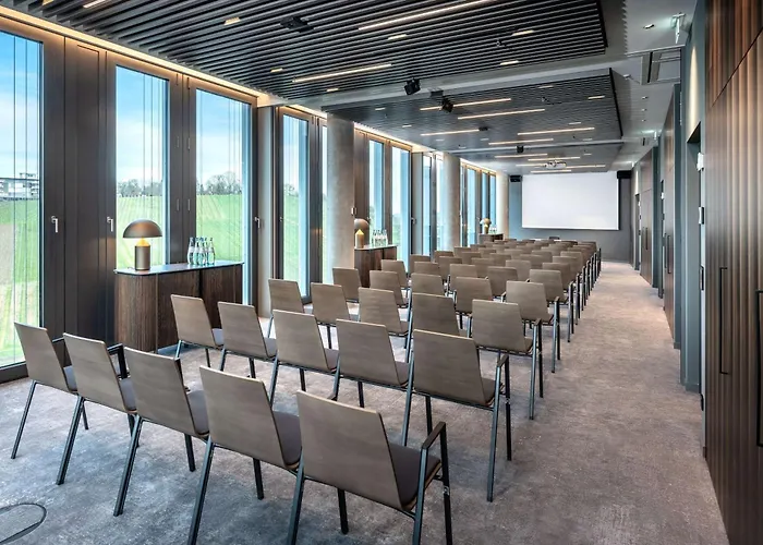 Hotel Radisson Blu At Porsche Design Tower