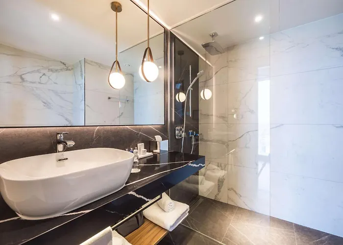 Radisson Blu At Porsche Design Tower 4* Estugarda