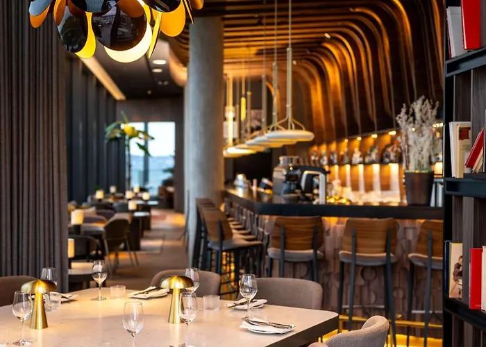 Radisson Blu At Porsche Design Tower