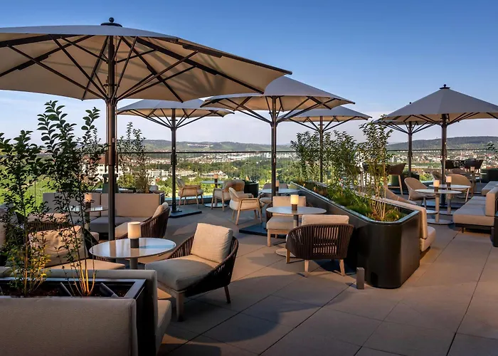 Radisson Blu At Porsche Design Tower Hotel Estugarda