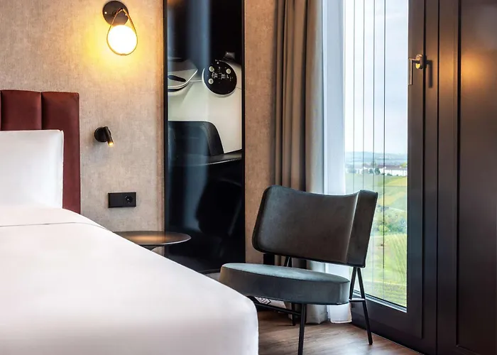 Radisson Blu At Porsche Design Tower 4* Estugarda