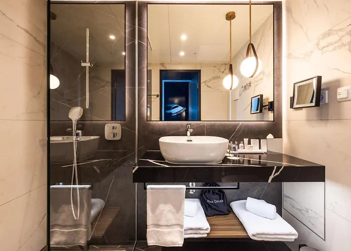 Radisson Blu At Porsche Design Tower