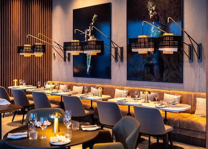 Hotel Radisson Blu At Porsche Design Tower