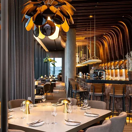 Radisson Blu At Porsche Design Tower