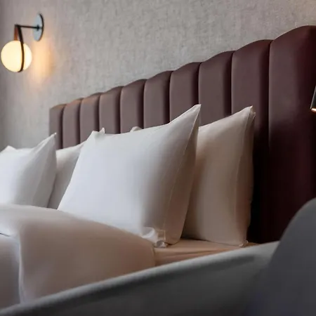 Radisson Blu At Porsche Design Tower