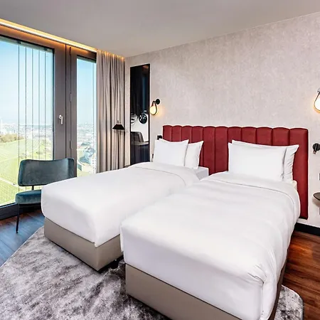 Hotel Radisson Blu At Porsche Design Tower