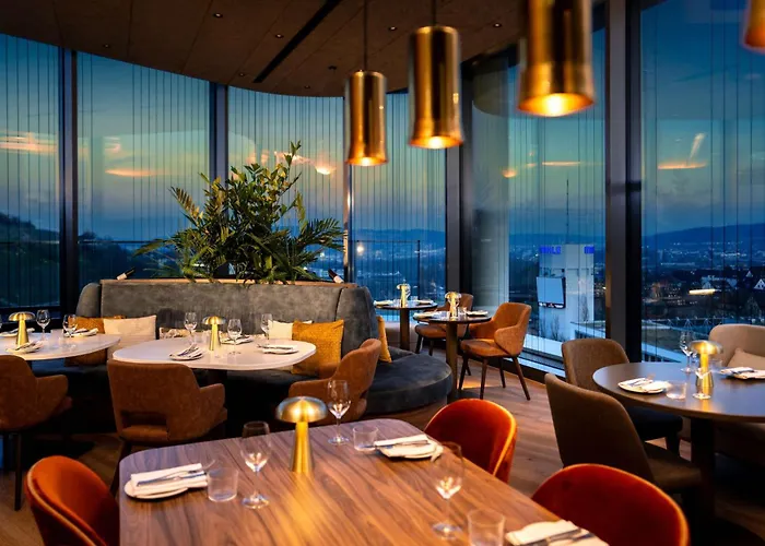 Radisson Blu At Porsche Design Tower 4*