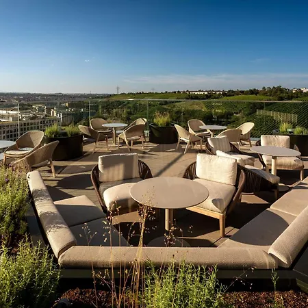 Radisson Blu At Porsche Design Tower Hotel