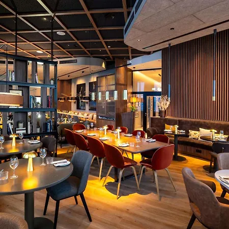 Radisson Blu At Porsche Design Tower 4* 斯图加特