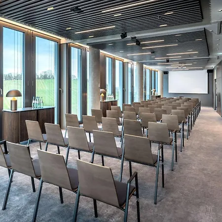 Hotel Radisson Blu At Porsche Design Tower
