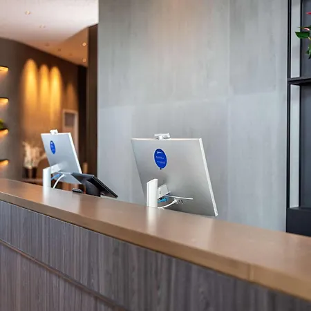 Radisson Blu At Porsche Design Tower