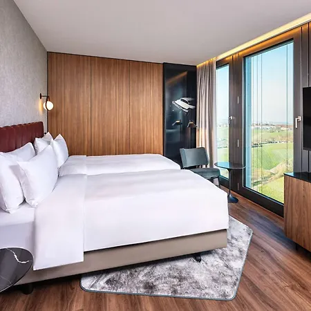 酒店 Radisson Blu At Porsche Design Tower 4*