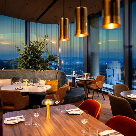 Radisson Blu At Porsche Design Tower 4*